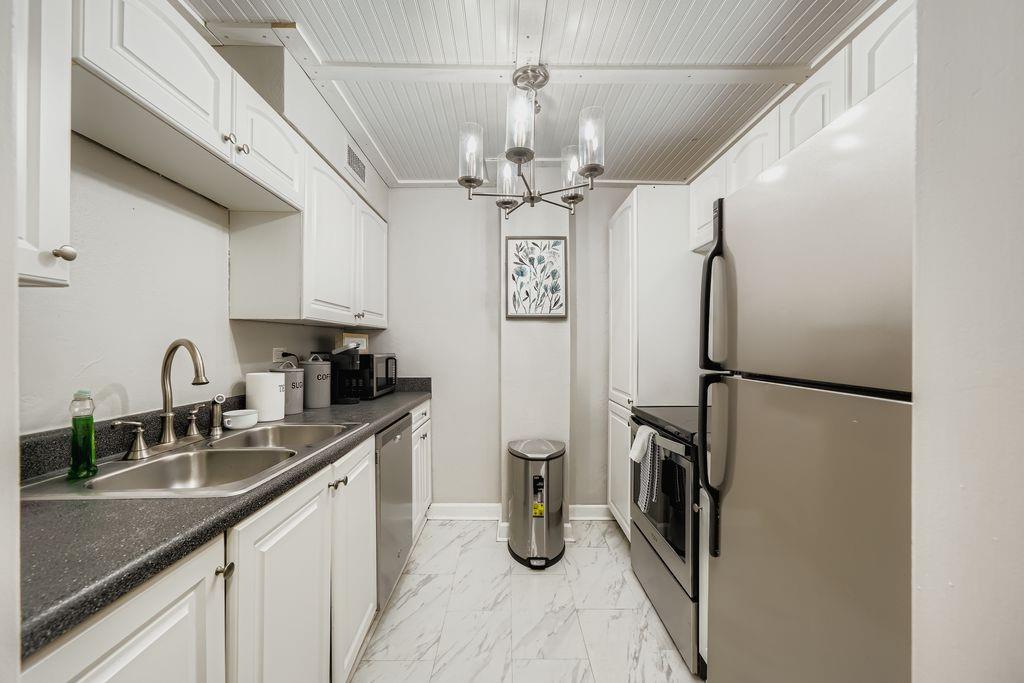 300 Peachtree Street NE 11I