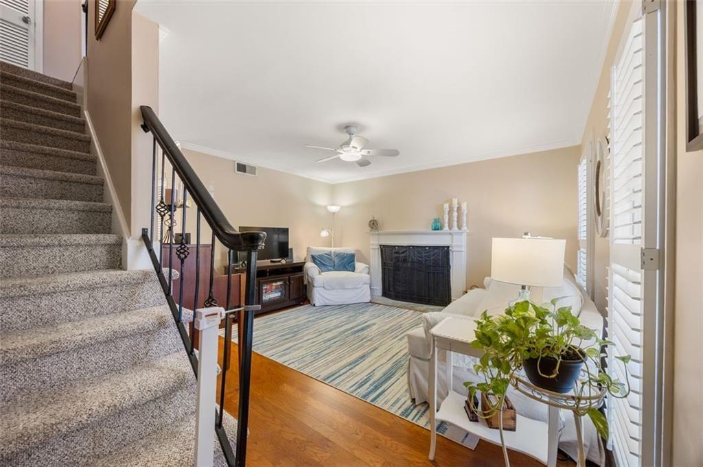 1101 Collier Road NW V6