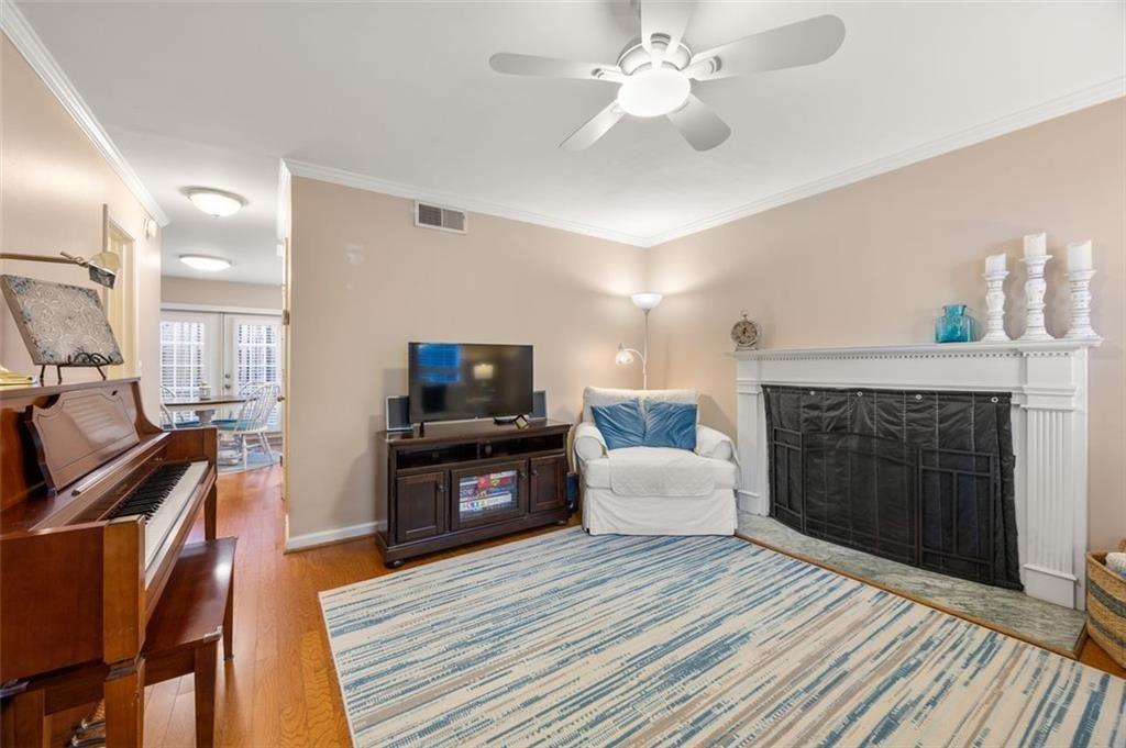 1101 Collier Road NW V6