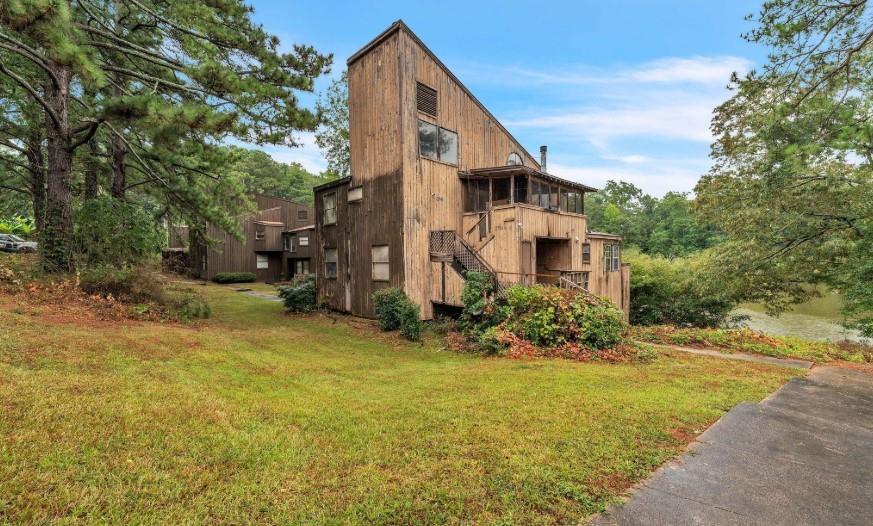 This cozy condo at has been tastefully updated over the years. Enjoy a bright and functional floor plan, updated kitchen and bath, and modern flooring throughout. Conveniently located near I-20, public transportation, shopping, and dining. Perfect for first-time buyers or investors—don’t miss this opportunity!
