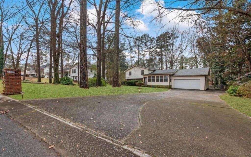 2325 Lago Drive