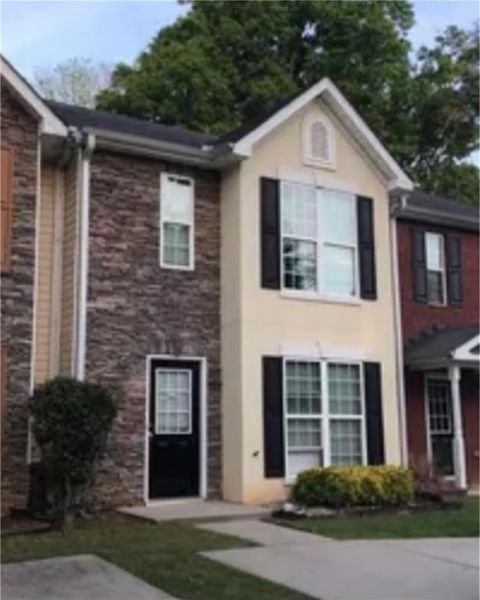 Townhouse For Sale - 8372 Carlington Lane<br/> Clayton County, Jonesboro, GA 30236