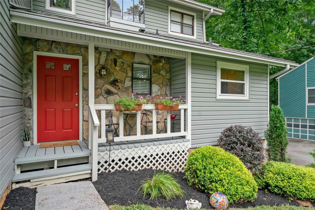 162 NOUVEAU Court SW