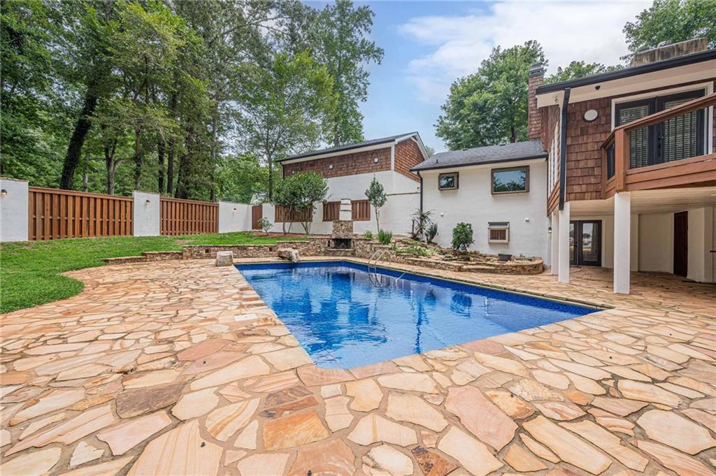 S Cherokee lane - Residential