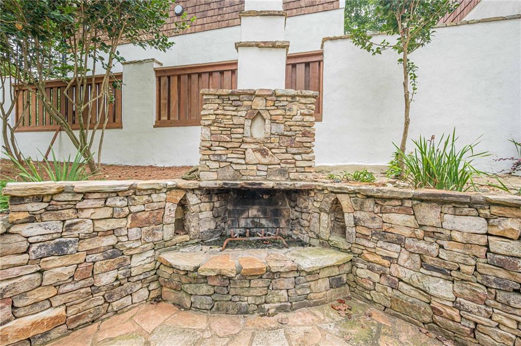 S Cherokee lane - Residential