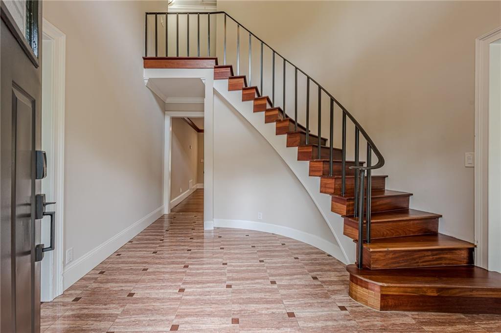 S Cherokee lane - Residential