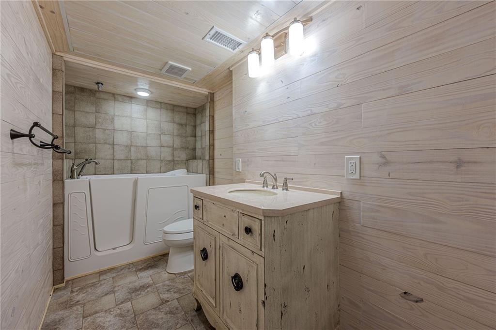 S Cherokee lane - Residential