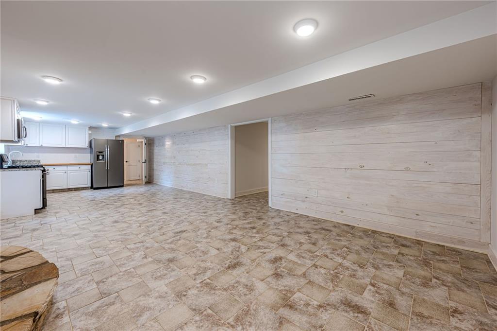 S Cherokee lane - Residential