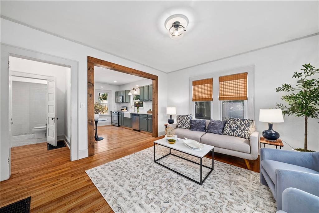 389 E Side Avenue SE