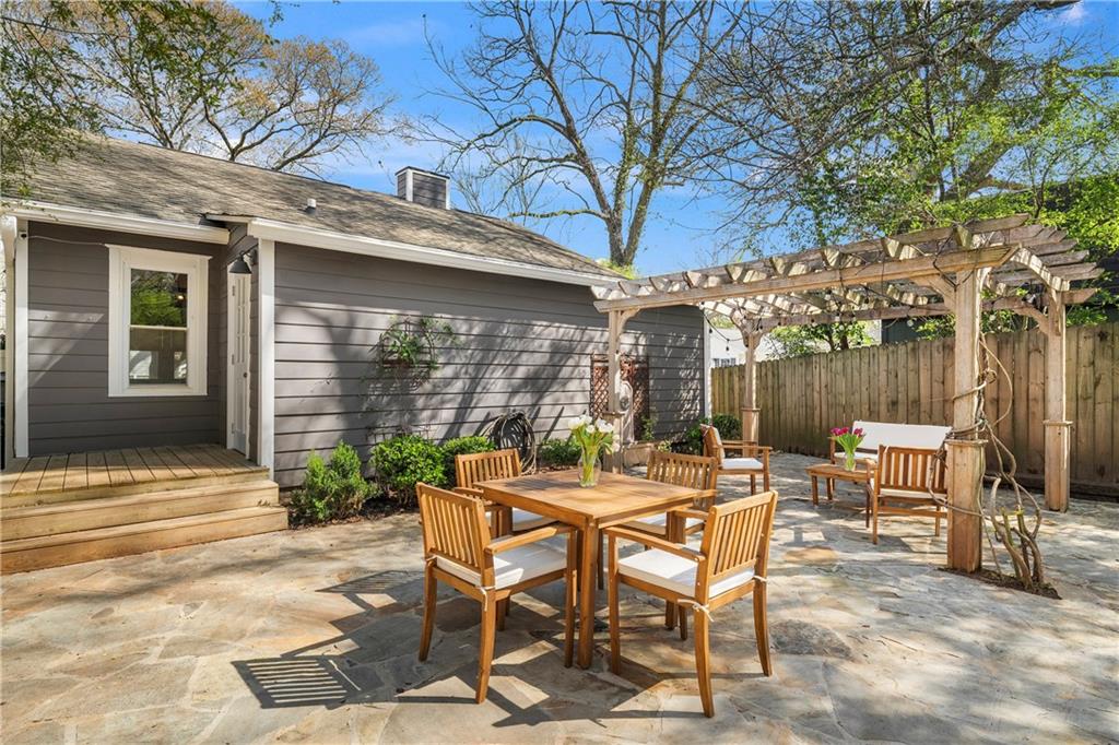 389 E Side Avenue SE