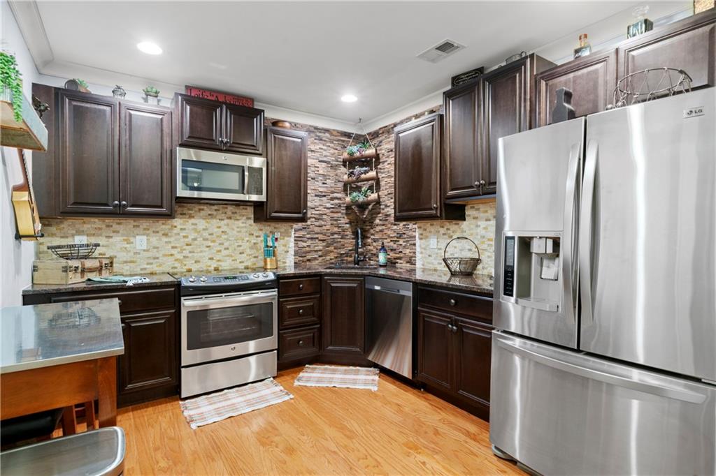 11 York Trace