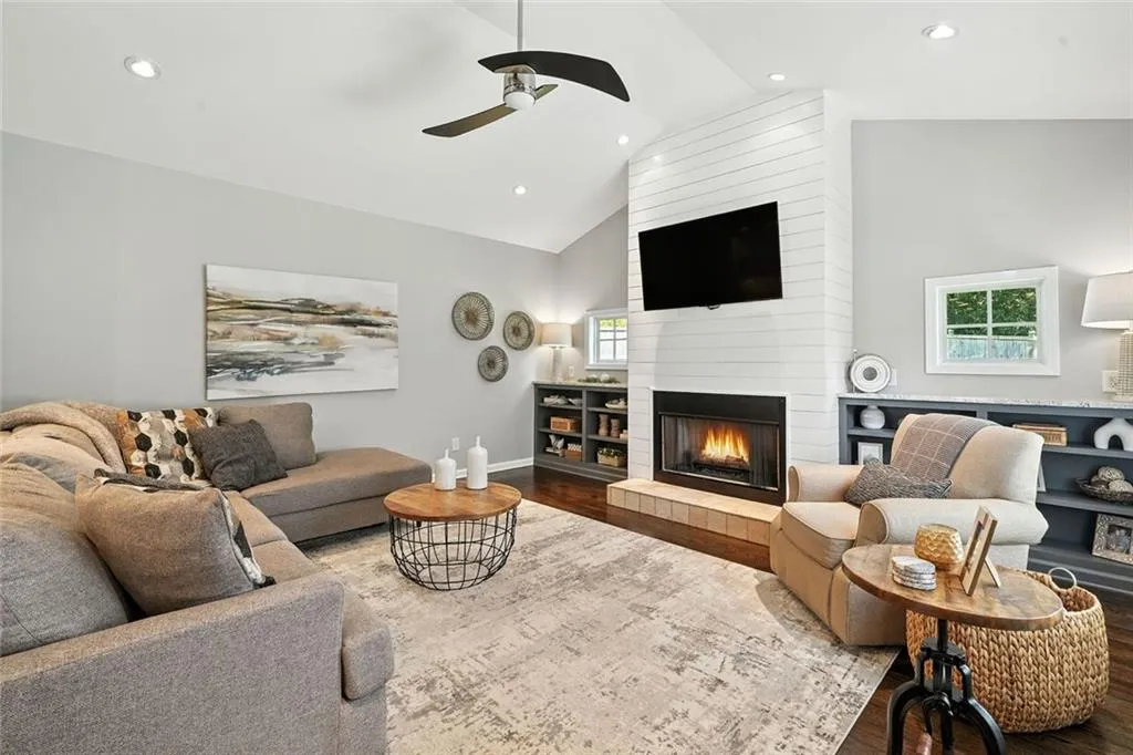 Smyrna, Georgia 30080, United States, 3 Bedrooms Bedrooms, ,3 BathroomsBathrooms,Residential,Active,195973