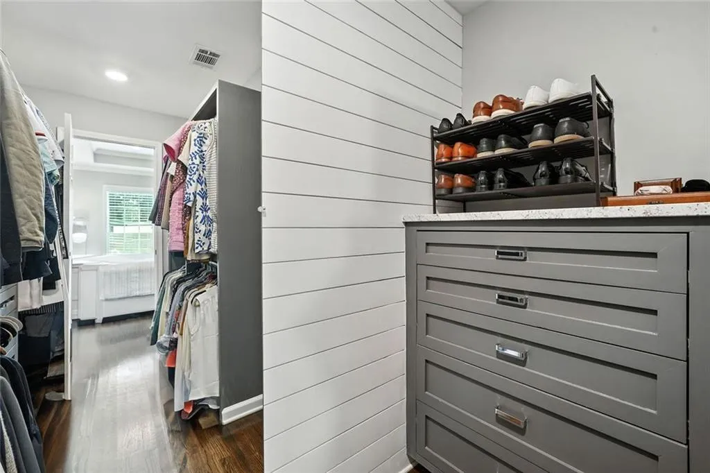 Smyrna, Georgia 30080, United States, 3 Bedrooms Bedrooms, ,3 BathroomsBathrooms,Residential,Active,195973