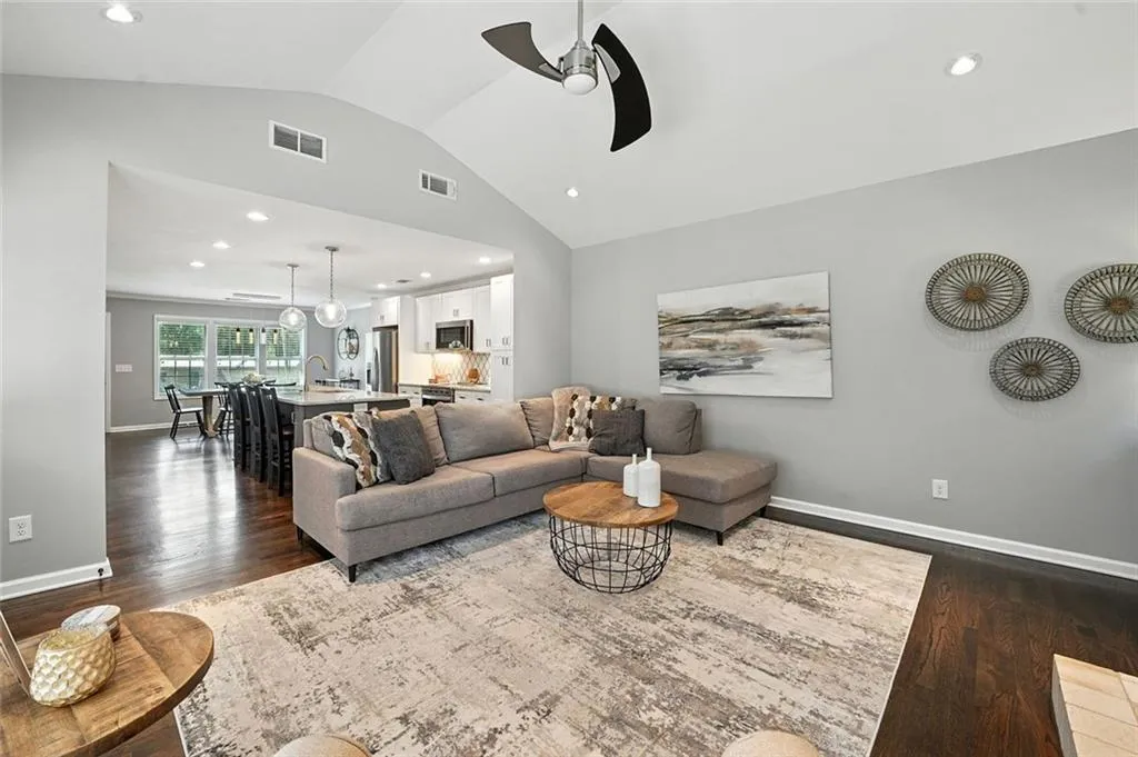 Smyrna, Georgia 30080, United States, 3 Bedrooms Bedrooms, ,3 BathroomsBathrooms,Residential,Active,195973