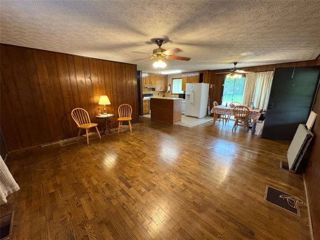 103 Dogwood Drive, Cartersville, Georgia image 2