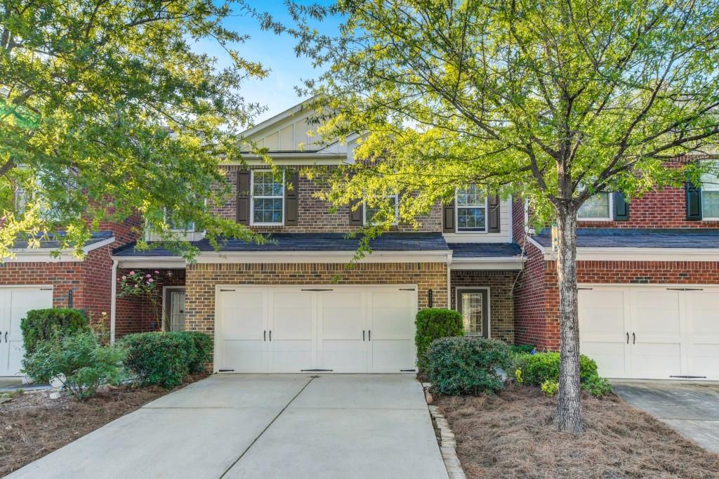 Beautiful Tucker Townhome
Entertainer's dream in sought-after, gated Bellewood! This stunning all-brick townhome offers an open floor plan with fresh paint and new hardwood floors. The main level features a cozy fireplace and a chef's kitchen with granite countertops and a private backyard.
Upstairs, a spacious owner's suite includes a spa-like ensuite with a separate shower and soaking tub. Enjoy community amenities like a pool and playground. Located minutes from Tucker's best shopping, dining, and top-rated schools. This exceptional home is a must-see.