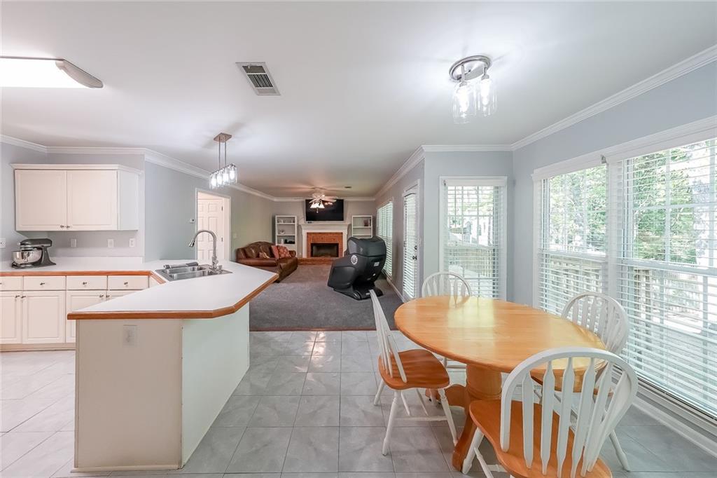 6221 Woodlore Drive, Acworth, Georgia image 12