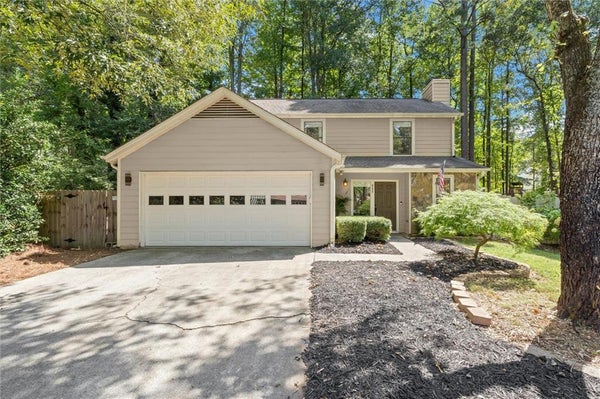 905 LAUREL MILL DR, ROSWELL, GA 30076 - Image c3c14ac427181e9e2d6ffae089ad4bd5/520196485