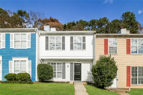 Townhouse For Sale - 5707 Wells Circle<br/> Stone Mountain, GA 30087