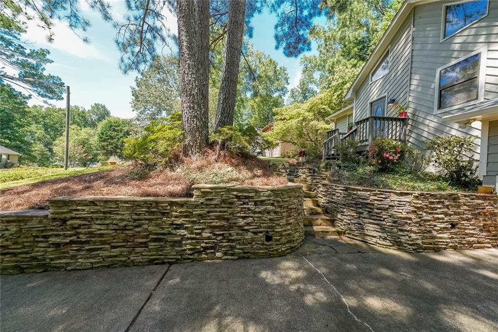 1046 SUMMER HILL Court NW