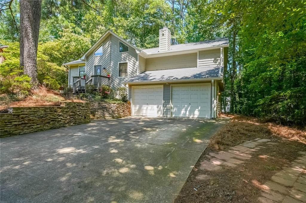 1046 SUMMER HILL Court NW