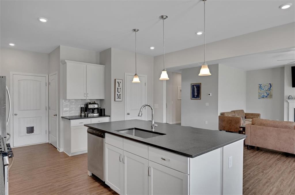 34 Rock Foot Way SE