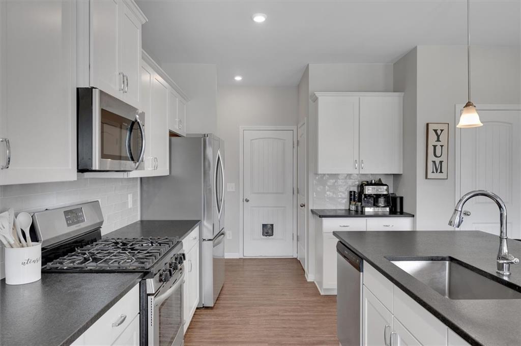 34 Rock Foot Way SE
