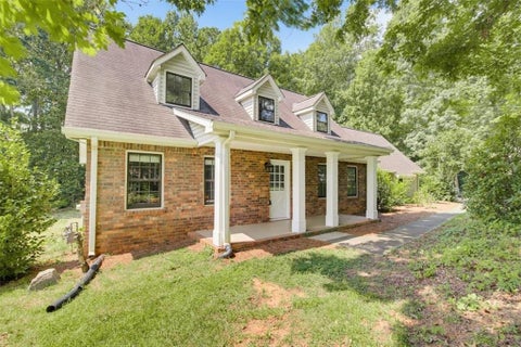 Homes For Sale - 435 NW Stonehenge Drive<br/> Marietta, GA 30064