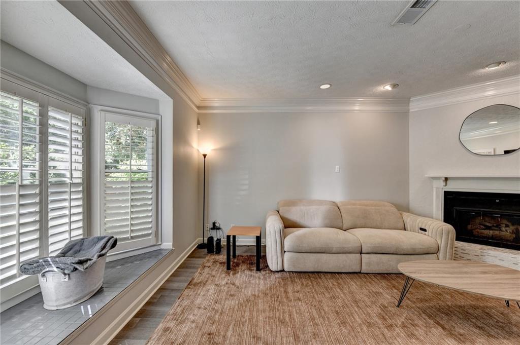 7111 Saint Charles Square