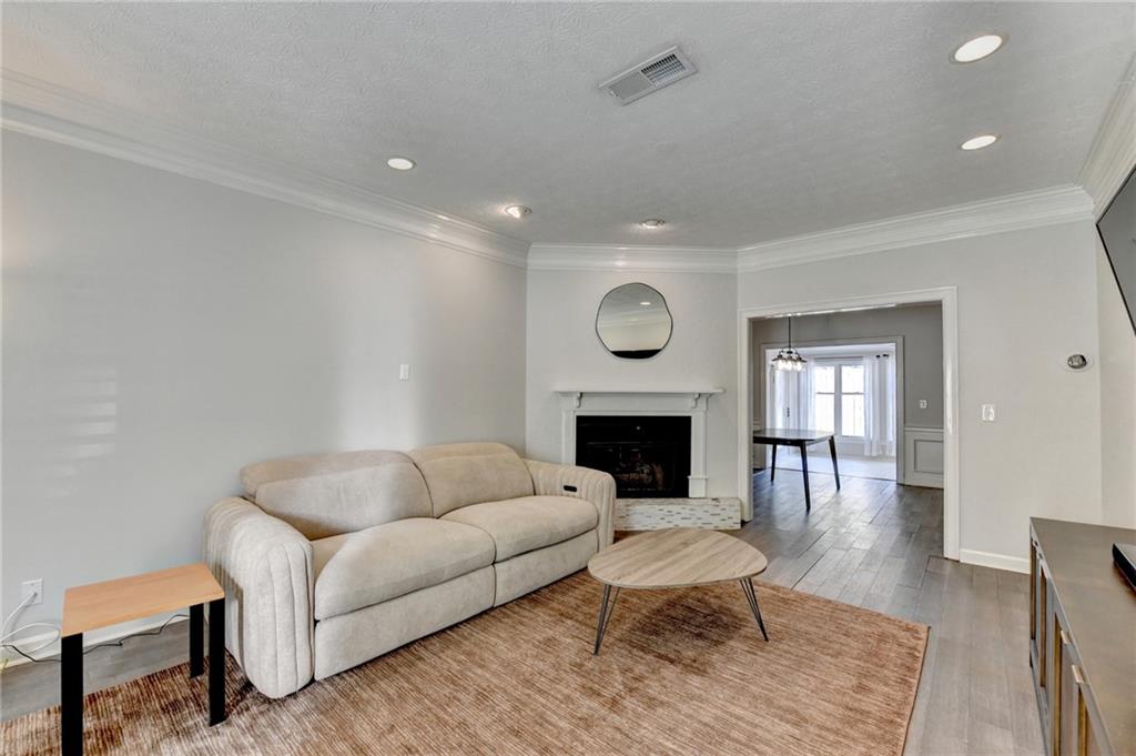 7111 Saint Charles Square