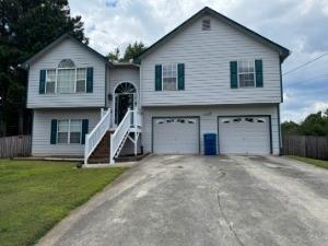 Great Starter home for the first time homeowner, and anyone looking for a quiet neighborhood to live in. Home is move in ready with some updates. This would make a great home to make your own!