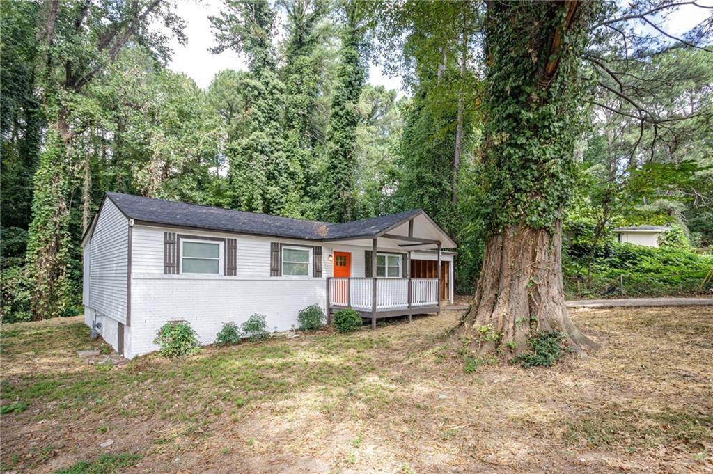 2437 Clarissa Drive NW