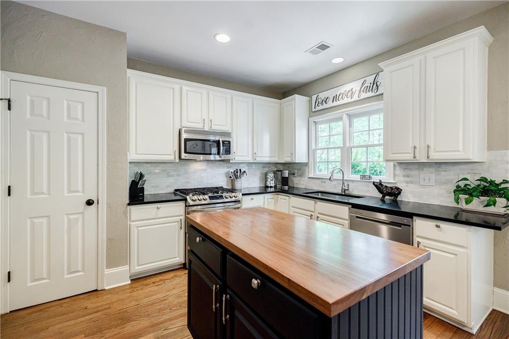 7155 Hartsfield Place, Suwanee, Georgia image 10