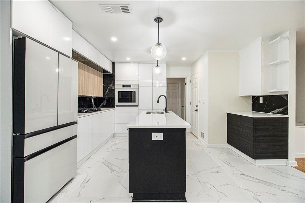 1595 Moncrief Circle