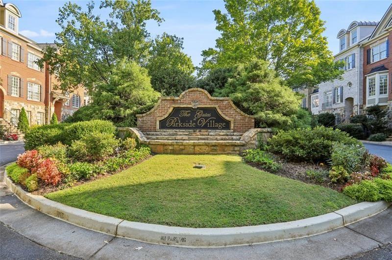 594 PARKSIDE VILLAGE Way NW