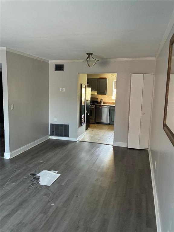 5689 KINGSPORT Drive