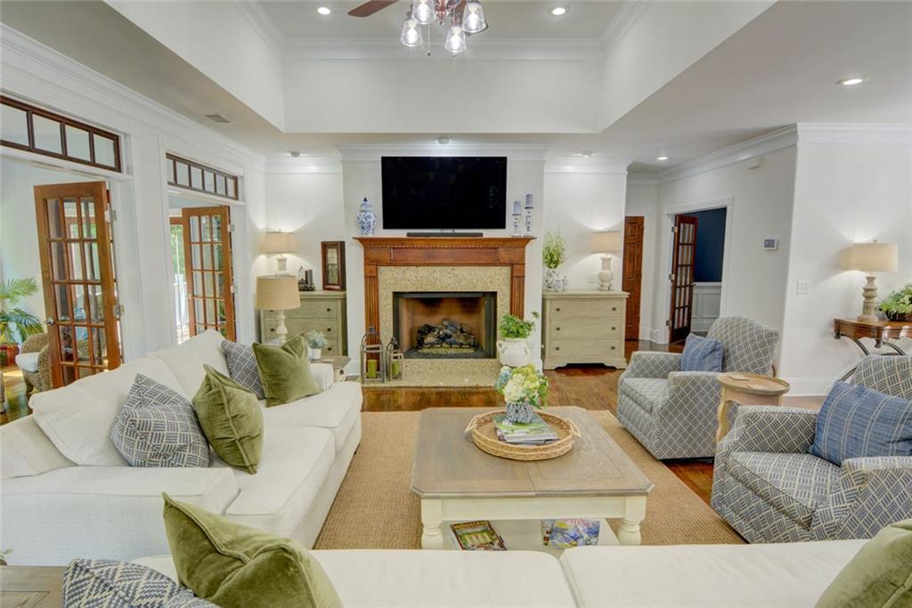 305 Lakeshore Drive