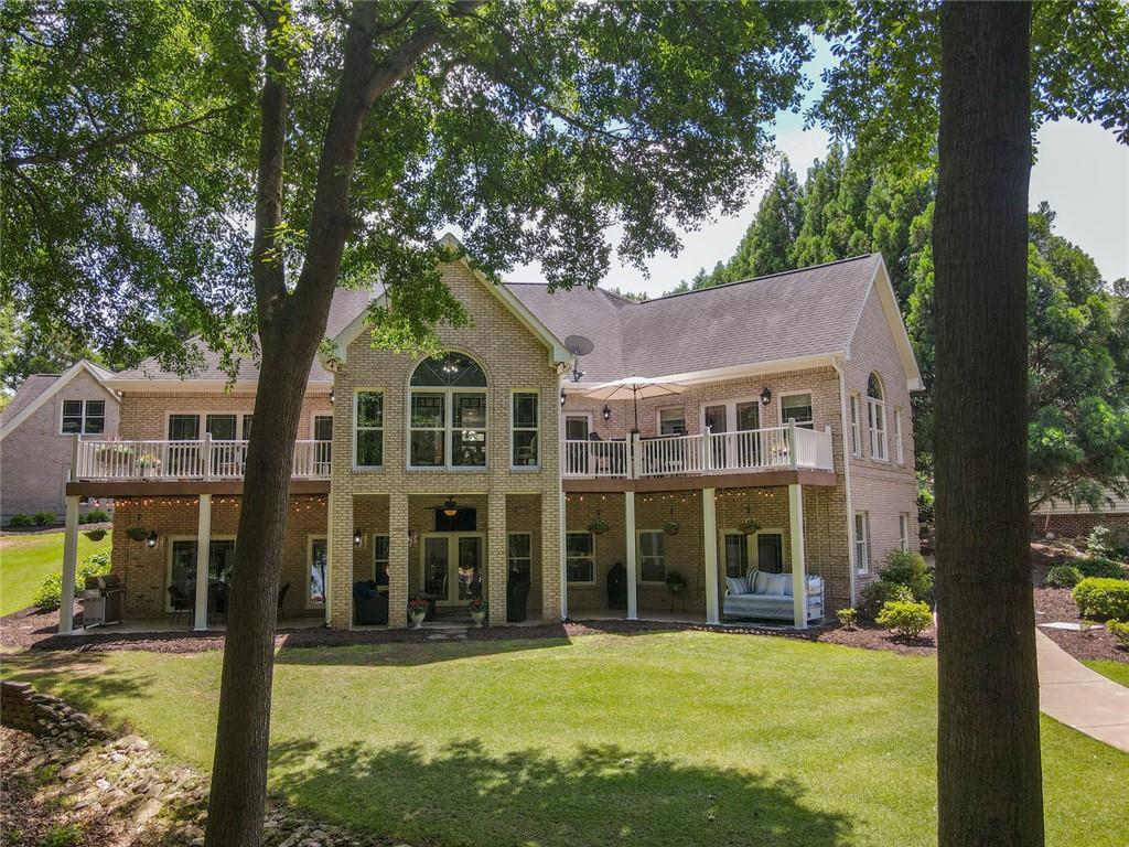 305 Lakeshore Drive