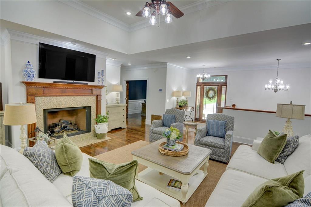 305 Lakeshore Drive