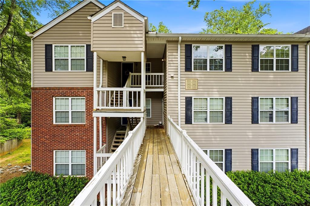 Photo 1 of 28 — 352 Teal Court, Roswell, GA 30076