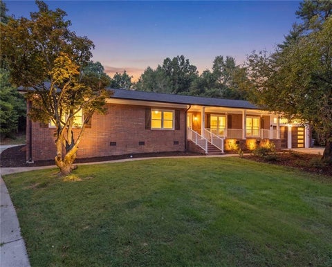 Homes For Sale - 1492 Burns Drive<br/> Gainesville, GA 30501