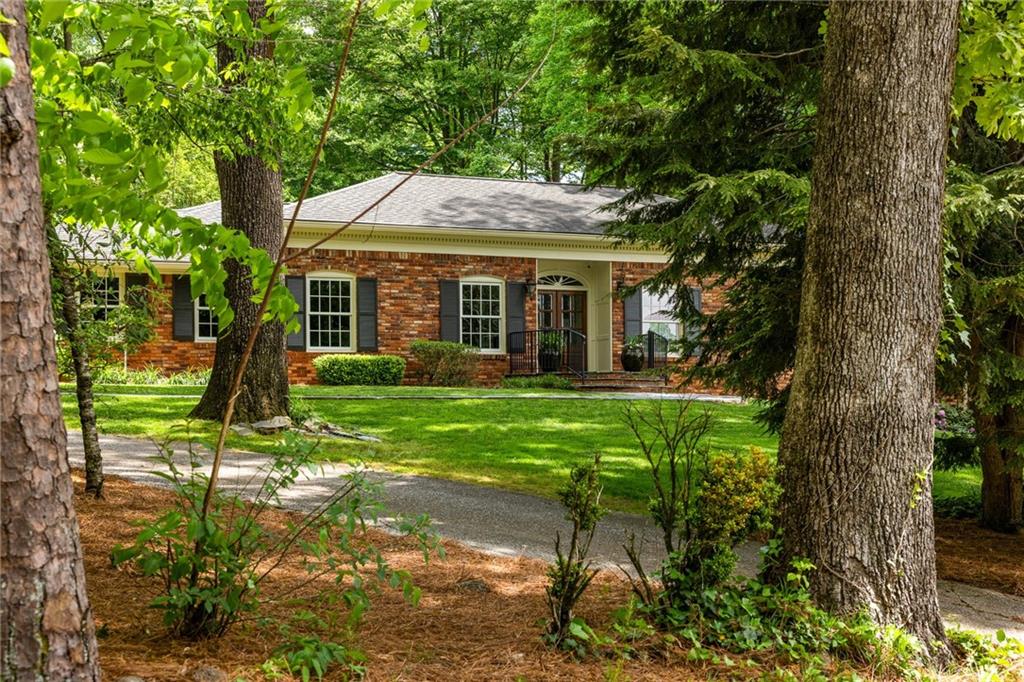 4183 Paran Pines Drive, Atlanta, Georgia image 3