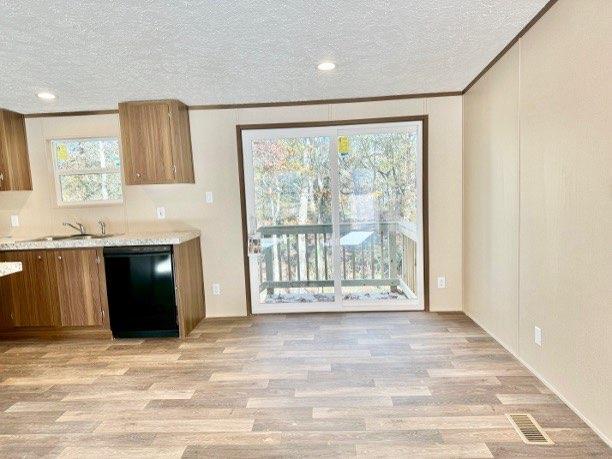 5542 Sallee Drive, Oakwood, Georgia image 7