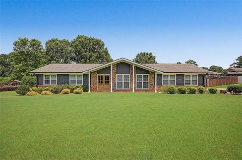 Homes For Sale - 30 Benham Circle<br/> Cartersville, GA 30120
