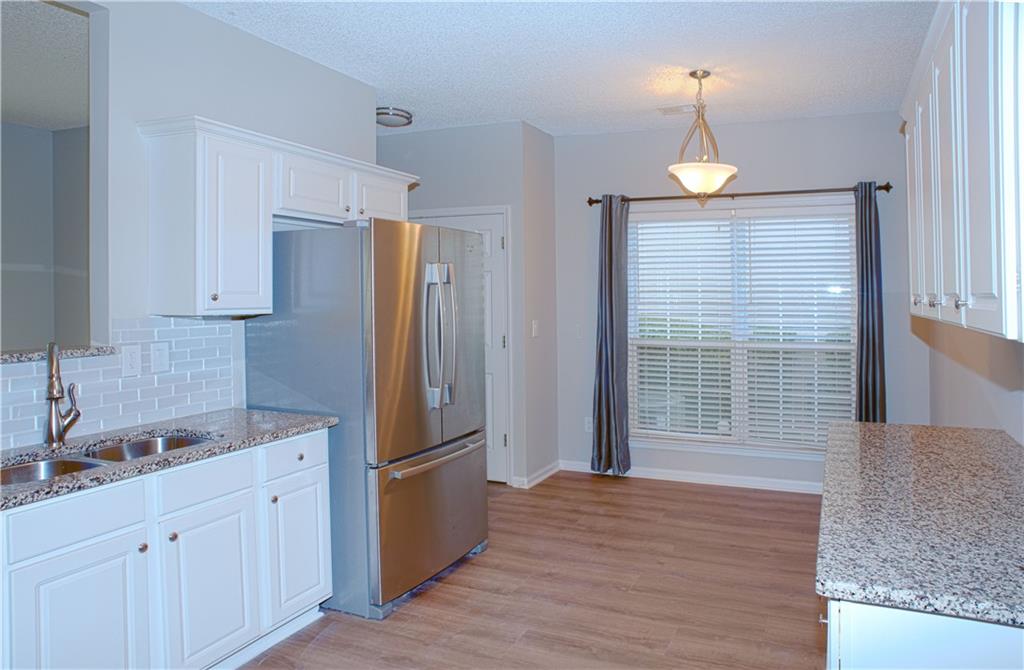 558 Lullingstone Drive SE