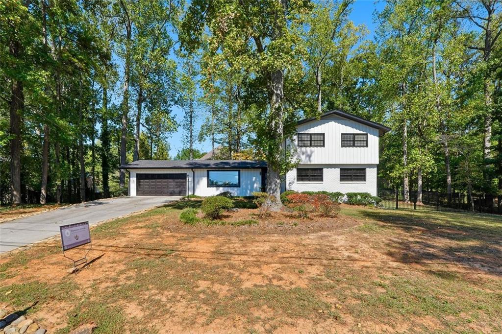 4832 VALLEY VIEW Court