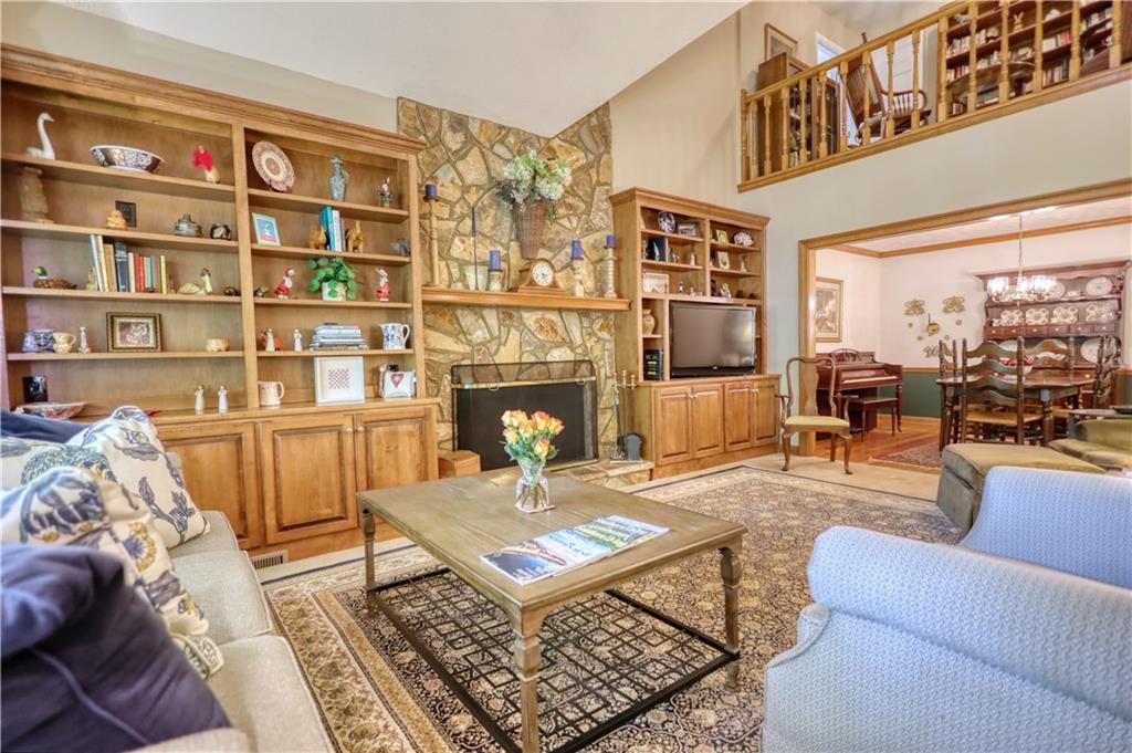 2165 Robin Hood Trail