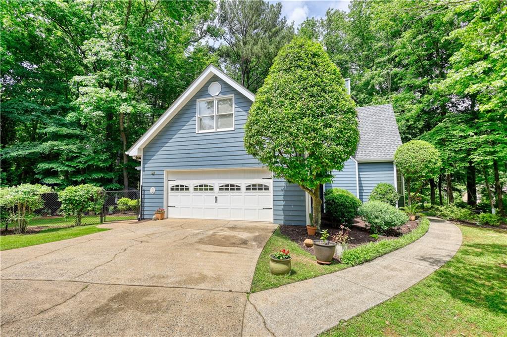 2165 Robin Hood Trail