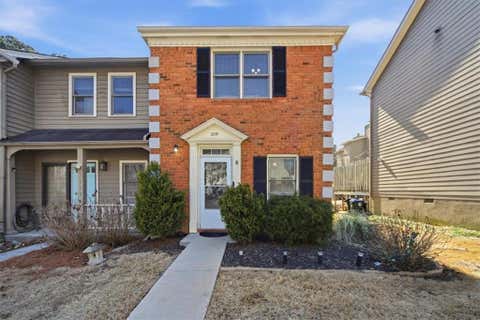 Townhouse For Sale - 2215 Spring Walk Court<br/> Dekalb County, Atlanta, GA 30341