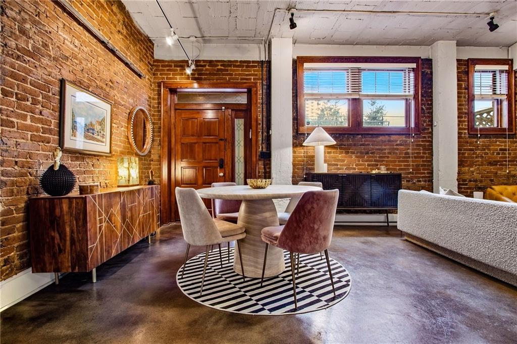 908 Juniper Street NE 4